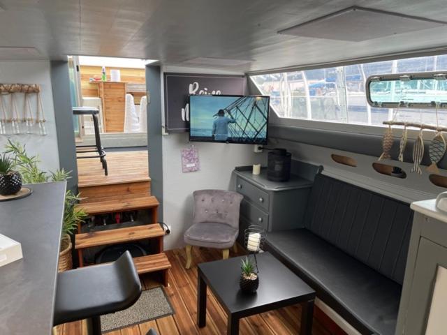 Exceptionnel Bateau Maison Reine Mathilde Уистреам Екстериор снимка