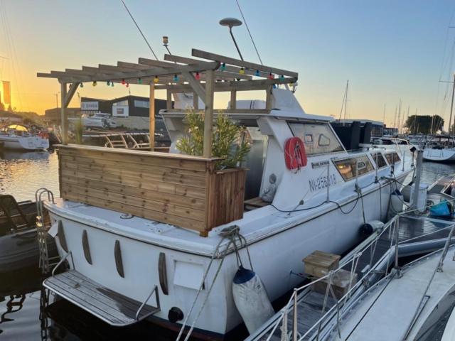 Exceptionnel Bateau Maison Reine Mathilde Уистреам Екстериор снимка