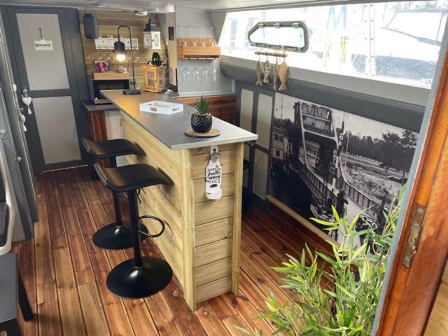 Exceptionnel Bateau Maison Reine Mathilde Уистреам Екстериор снимка